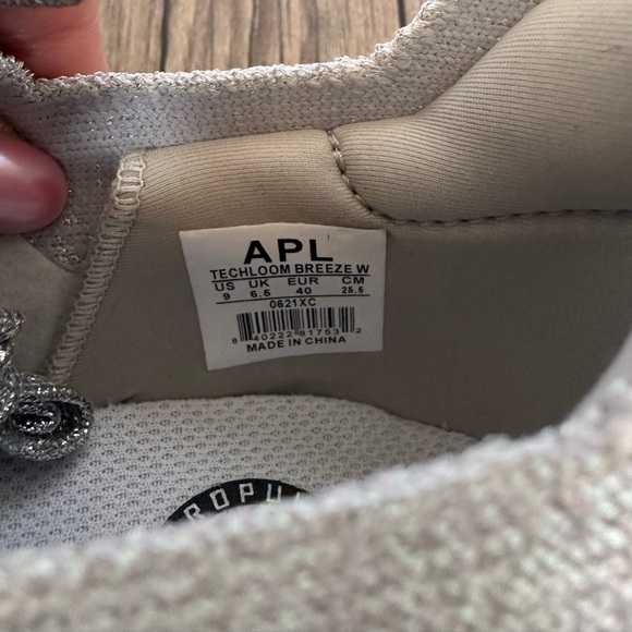 TechLoom Breeze Metallic Silver, White, and Iridescent - Picture 4 of 4